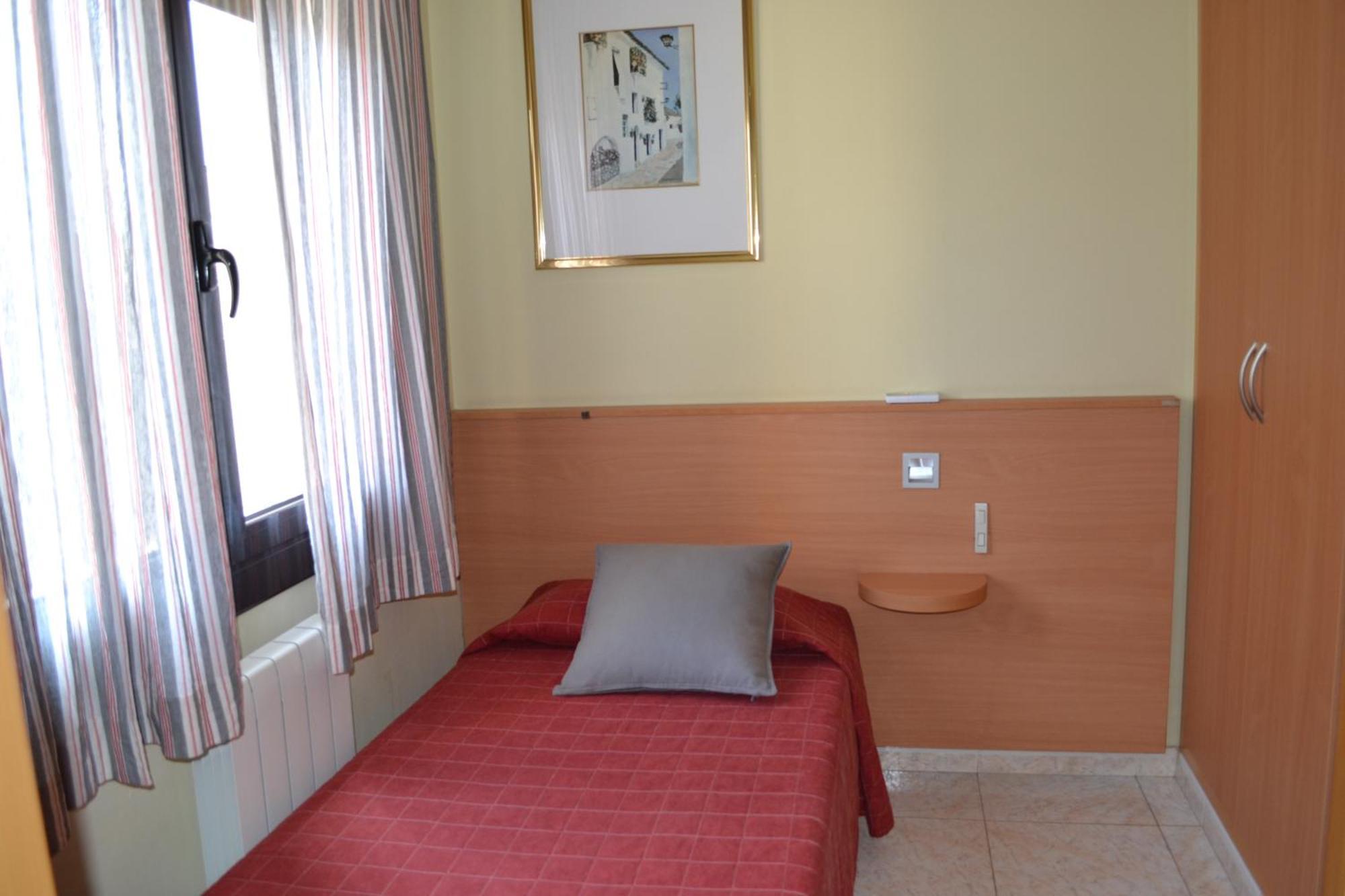 Hostal Bartis Figueres  Rum bild